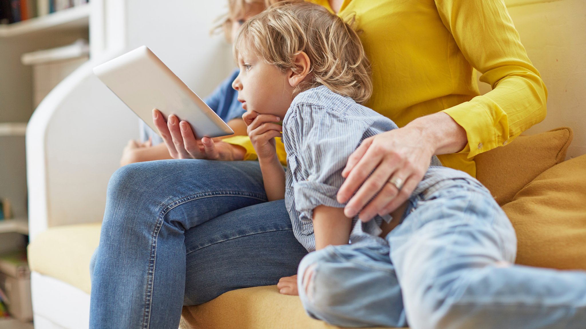 Kids love using our Visualizer Наше мобильное приложение Dulux Visualizer — это отличный способ помочь детям выбрать цвета для их комнаты.