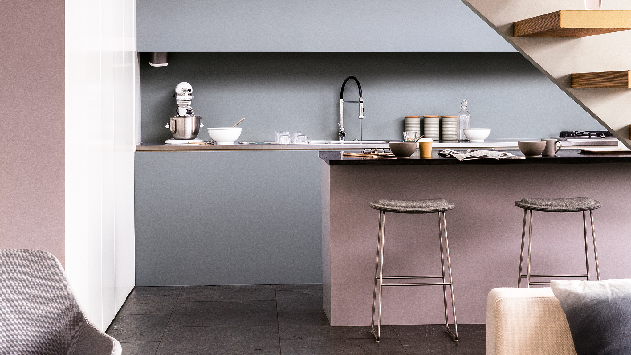 Revive unloved spaces with colour Узнайте, как использовать цвет, чтобы преобразить неиспользуемые пространства в доме.